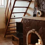 Cozy Nest Charming Loft In The Heart Of