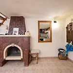 Cozy Nest Charming Loft In The Heart Of