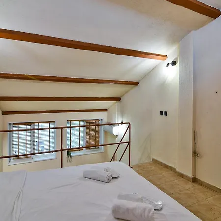 Cozy Nest Charming Loft In The Heart Of Appartamento *
