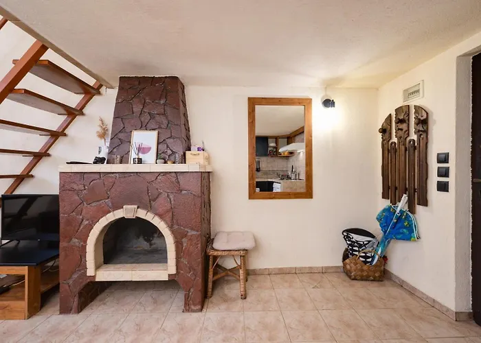 Cozy Nest Charming Loft In The Heart Of