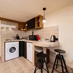 公寓 Cozy Nest Charming Loft In The Heart Of *