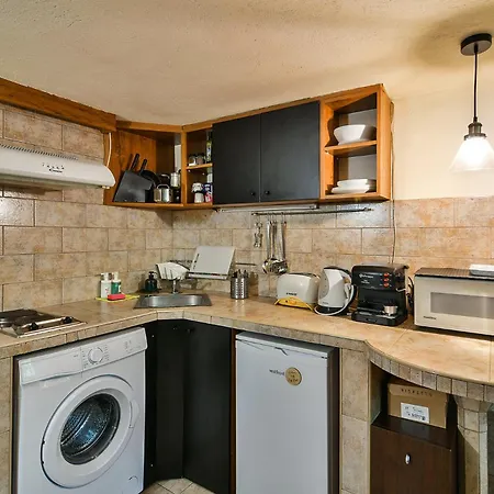 公寓 Cozy Nest Charming Loft In The Heart Of *