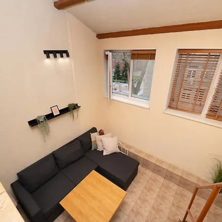 Cozy Nest Charming Loft In The Heart Of