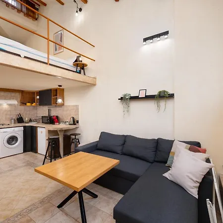 公寓 Cozy Nest Charming Loft In The Heart Of 瓦爾納