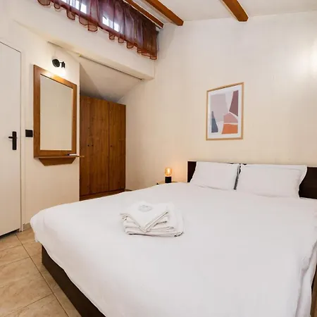 Cozy Nest Charming Loft In The Heart Of * 瓦爾納