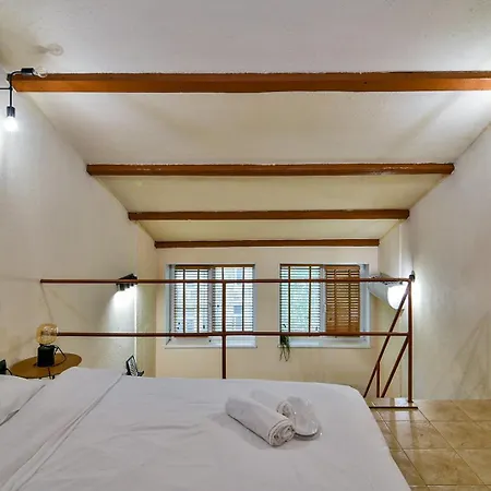 Cozy Nest Charming Loft In The Heart Of 瓦爾納