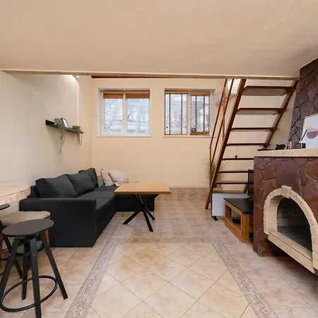 Cozy Nest Charming Loft In The Heart Of Apartment Varna
