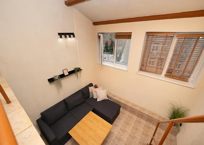 Cozy Nest Charming Loft In The Heart Of