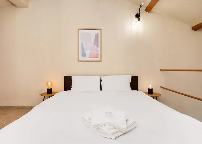 Cozy Nest Charming Loft In The Heart Of アパート ヴァルナ