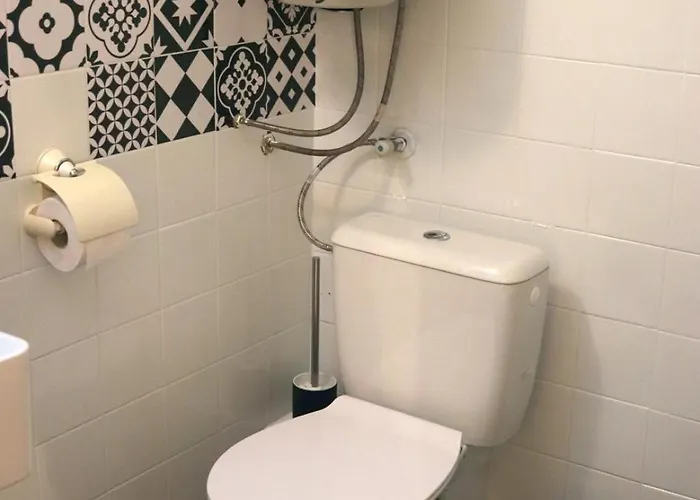 アパート Cozy Nest Charming Loft In The Heart Of ヴァルナ