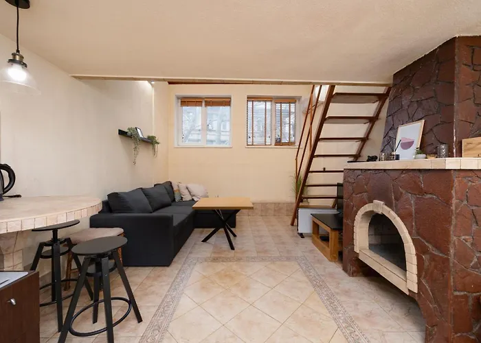 Cozy Nest Charming Loft In The Heart Of アパート ヴァルナ